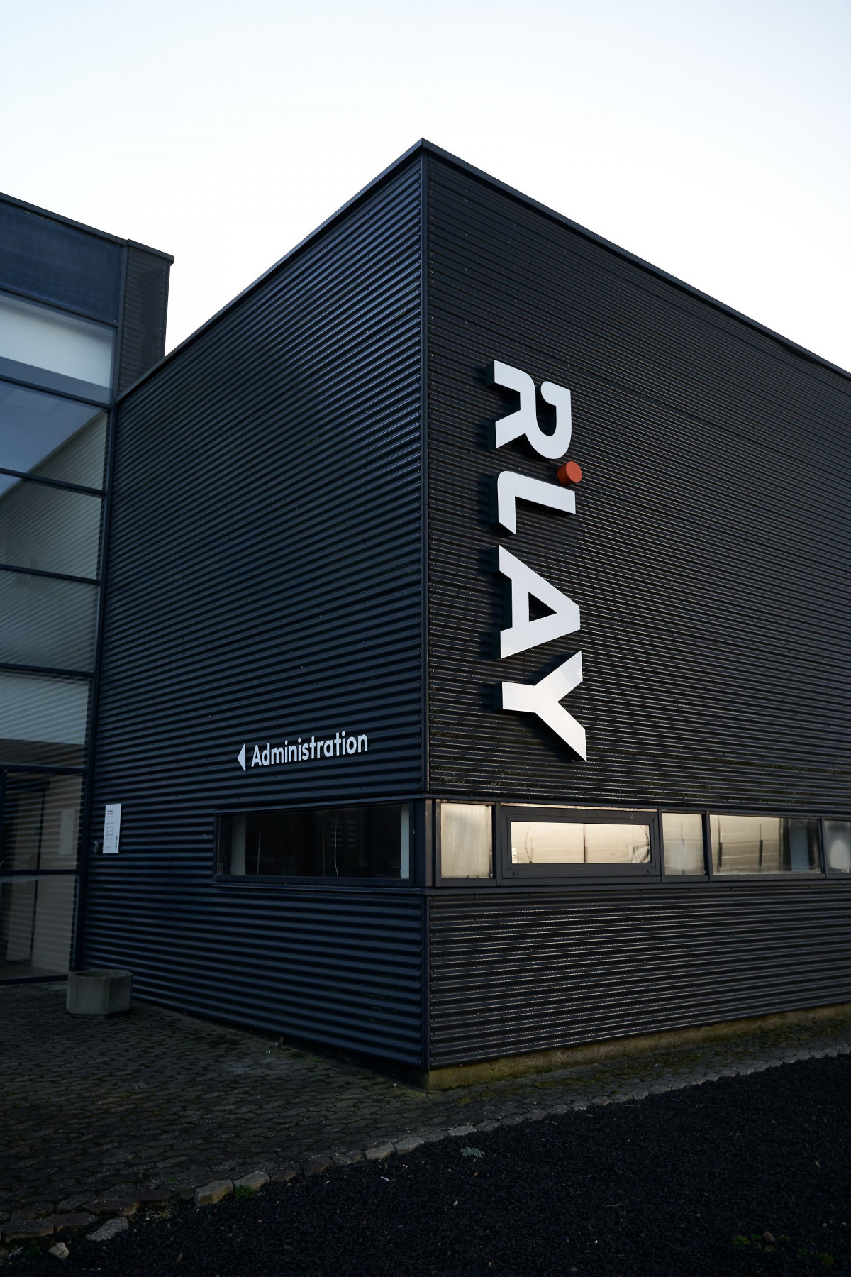 RLAY | Vi forbinder fremtidens industri - RLAY